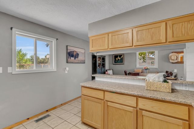 86 Molina Road, Peralta, NM 87042
