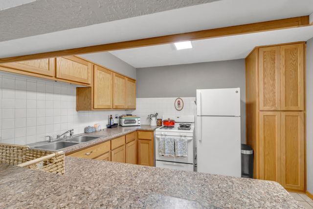 86 Molina Road, Peralta, NM 87042