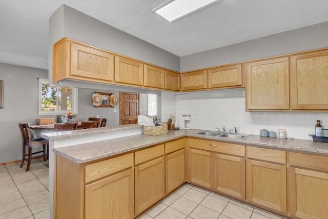 86 Molina Road, Peralta, NM 87042