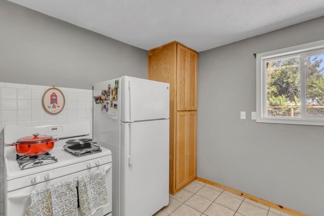 86 Molina Road, Peralta, NM 87042