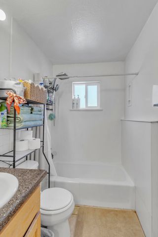 86 Molina Road, Peralta, NM 87042