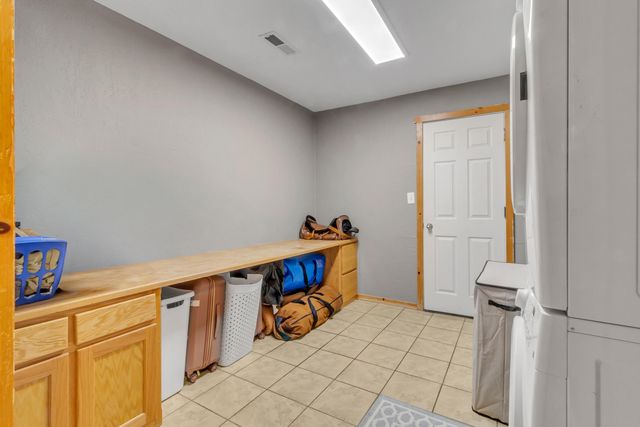 86 Molina Road, Peralta, NM 87042