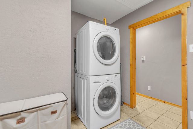 86 Molina Road, Peralta, NM 87042