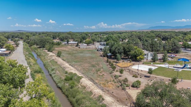 86 Molina Road, Peralta, NM 87042