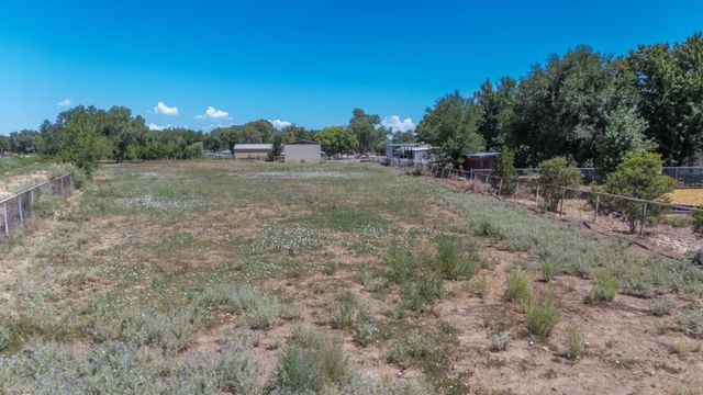 86 Molina Road, Peralta, NM 87042