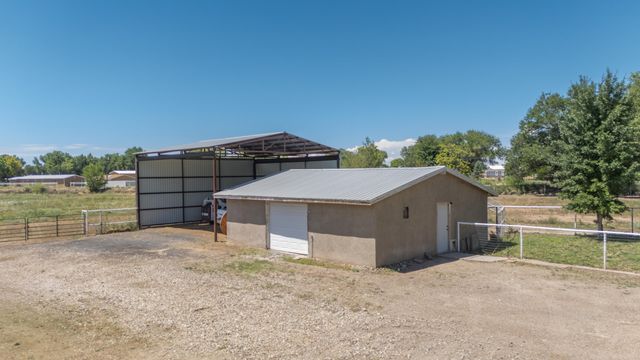 86 Molina Road, Peralta, NM 87042