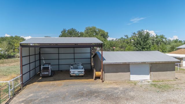 86 Molina Road, Peralta, NM 87042
