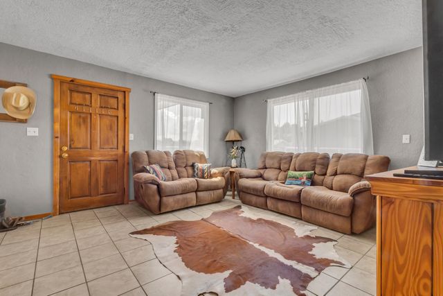 86 Molina Road, Peralta, NM 87042