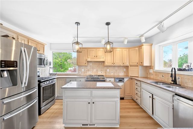 1700 Village Rd, Shaler, PA 15116