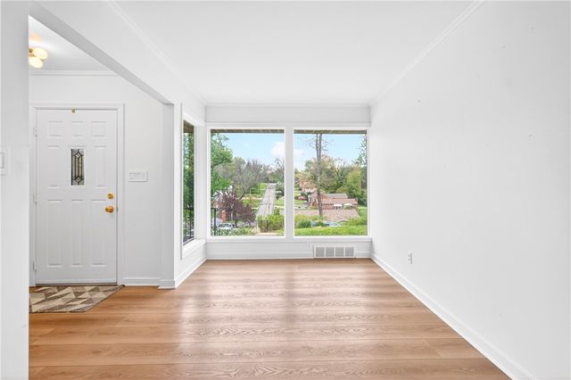 1700 Village Rd, Shaler, PA 15116
