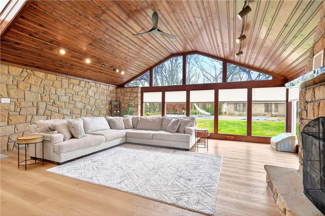 1700 Village Rd, Shaler, PA 15116