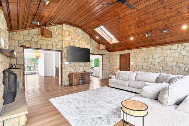 1700 Village Rd, Shaler, PA 15116