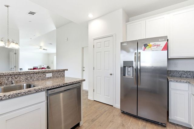 1101 S Royal Oak Place, Porterville, CA 93257