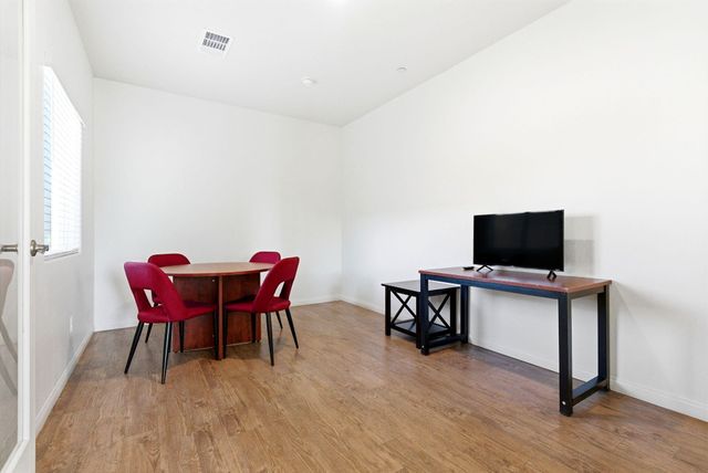 1101 S Royal Oak Place, Porterville, CA 93257