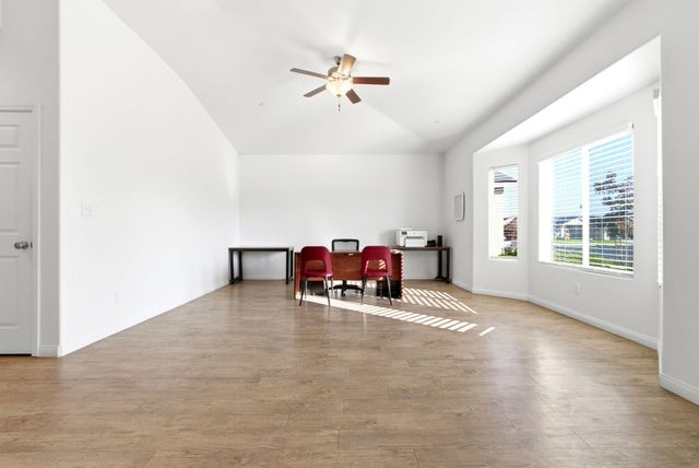 1101 S Royal Oak Place, Porterville, CA 93257