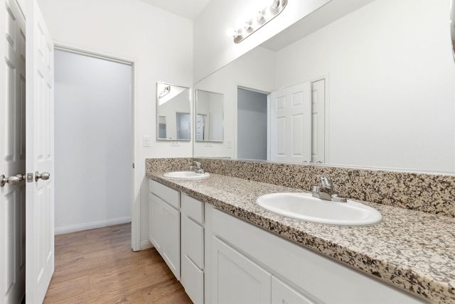 1101 S Royal Oak Place, Porterville, CA 93257