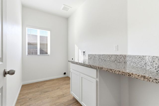 1101 S Royal Oak Place, Porterville, CA 93257