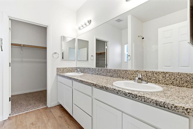 1101 S Royal Oak Place, Porterville, CA 93257