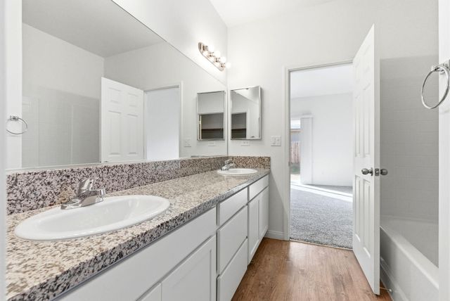 1101 S Royal Oak Place, Porterville, CA 93257