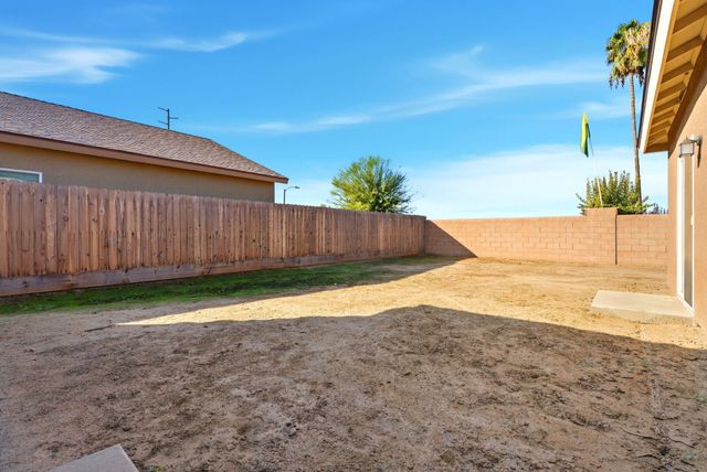 1101 S Royal Oak Place, Porterville, CA 93257