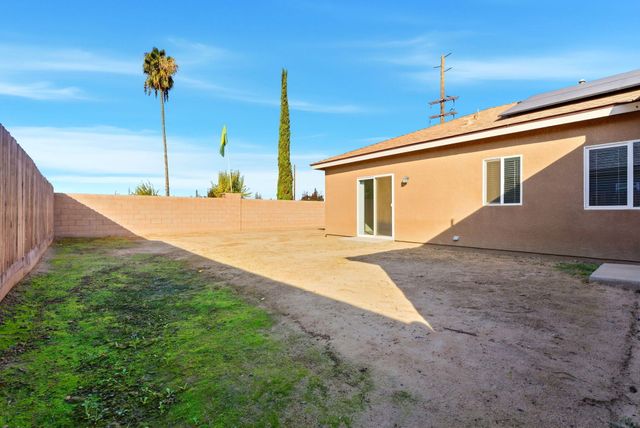 1101 S Royal Oak Place, Porterville, CA 93257