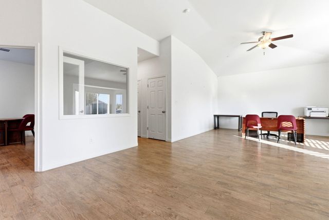 1101 S Royal Oak Place, Porterville, CA 93257