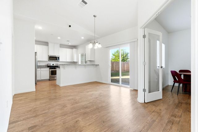 1101 S Royal Oak Place, Porterville, CA 93257