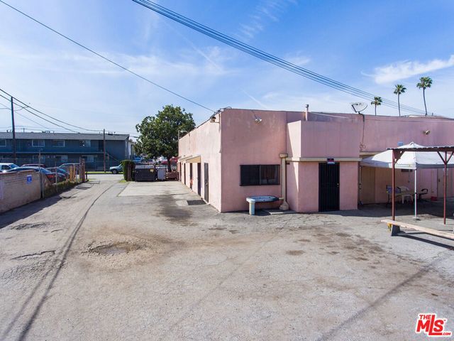 7112 S Victoria Avenue, Los Angeles, CA 90043