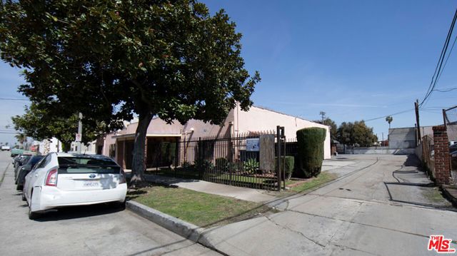 7112 S Victoria Avenue, Los Angeles, CA 90043