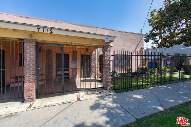 7112 S Victoria Avenue, Los Angeles, CA 90043