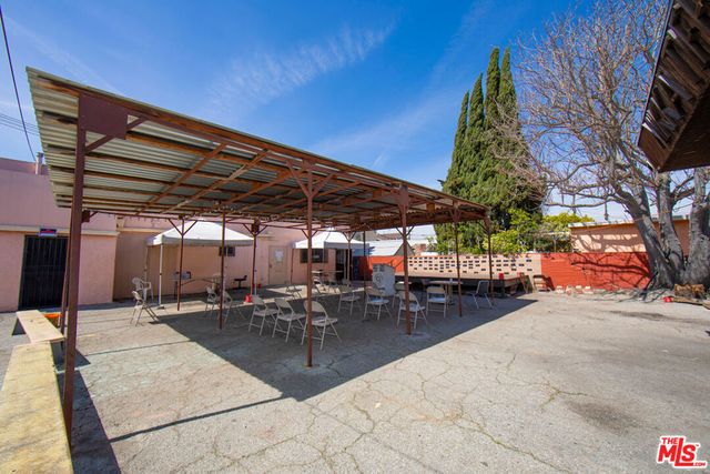 7112 S Victoria Avenue, Los Angeles, CA 90043