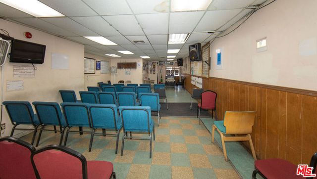 7112 S Victoria Avenue, Los Angeles, CA 90043