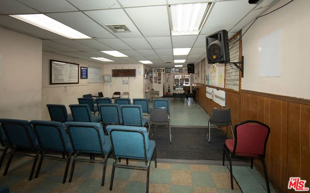 7112 S Victoria Avenue, Los Angeles, CA 90043
