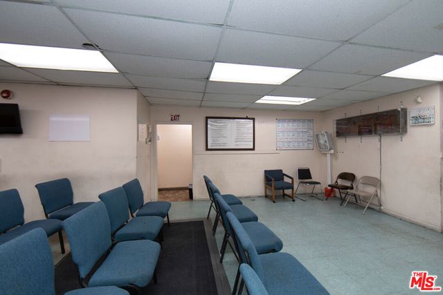 7112 S Victoria Avenue, Los Angeles, CA 90043