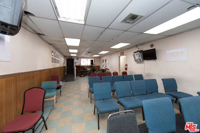7112 S Victoria Avenue, Los Angeles, CA 90043
