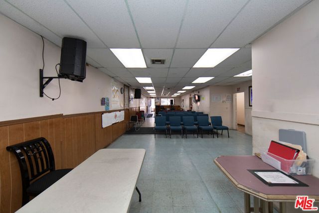 7112 S Victoria Avenue, Los Angeles, CA 90043