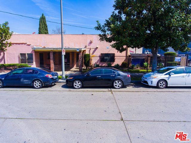 7112 S Victoria Avenue, Los Angeles, CA 90043