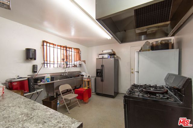 7112 S Victoria Avenue, Los Angeles, CA 90043
