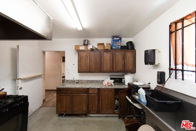 7112 S Victoria Avenue, Los Angeles, CA 90043