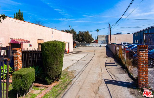 7112 S Victoria Avenue, Los Angeles, CA 90043