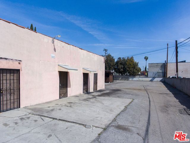 7112 S Victoria Avenue, Los Angeles, CA 90043