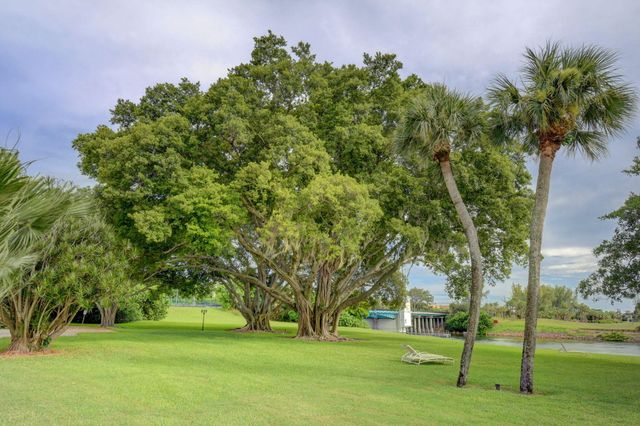 300 Golfview Road 407, North Palm Beach, FL 33408