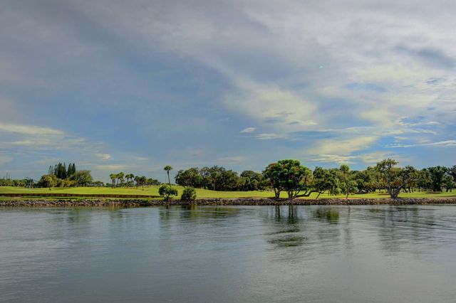 300 Golfview Road 407, North Palm Beach, FL 33408