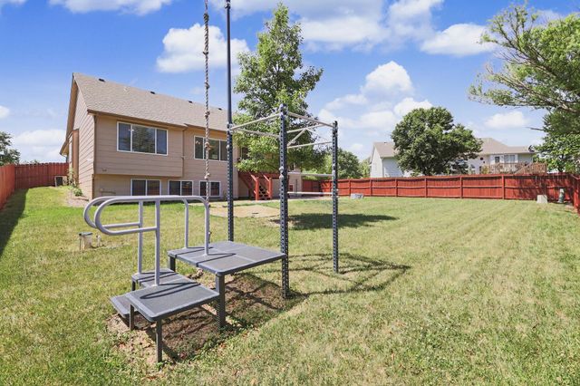 606 E Woodstone Ct, Andover, KS 67002