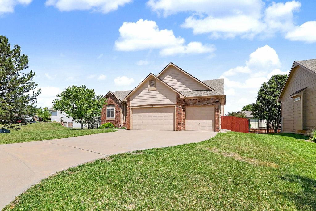606 E Woodstone Ct, Andover, KS 67002