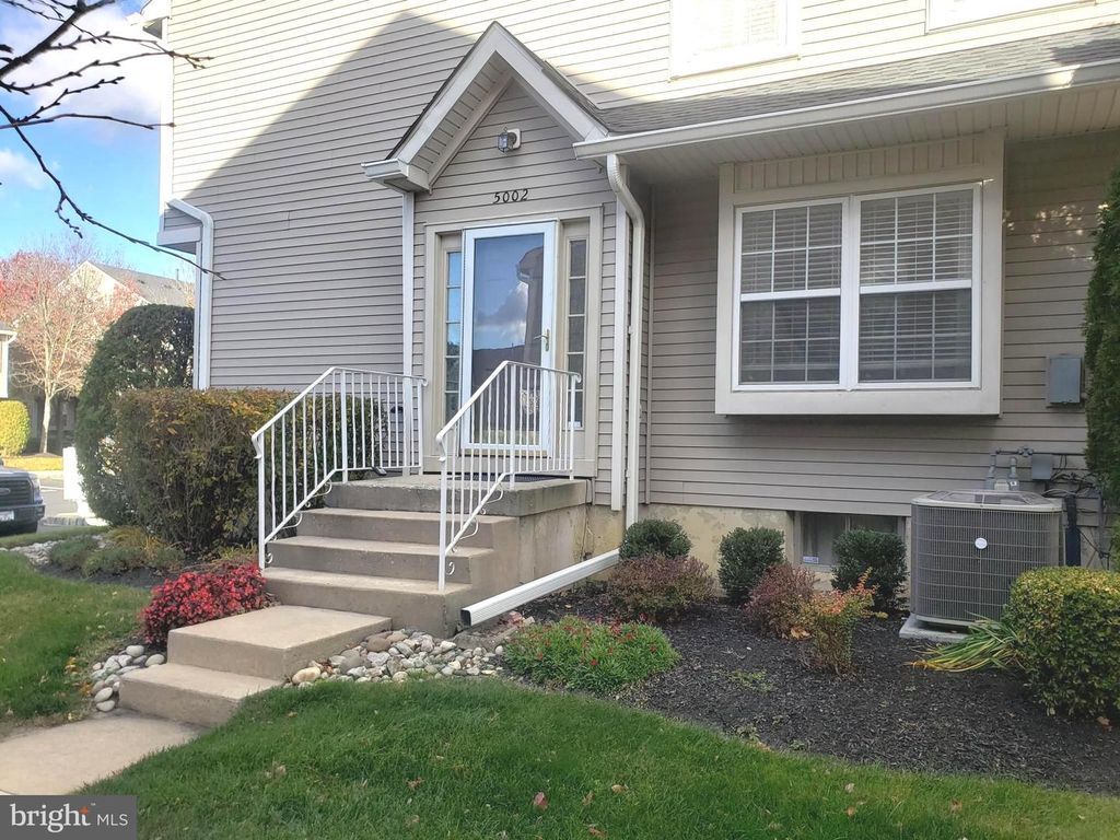 5002 ESSEX LN, Mount Laurel, NJ 08054