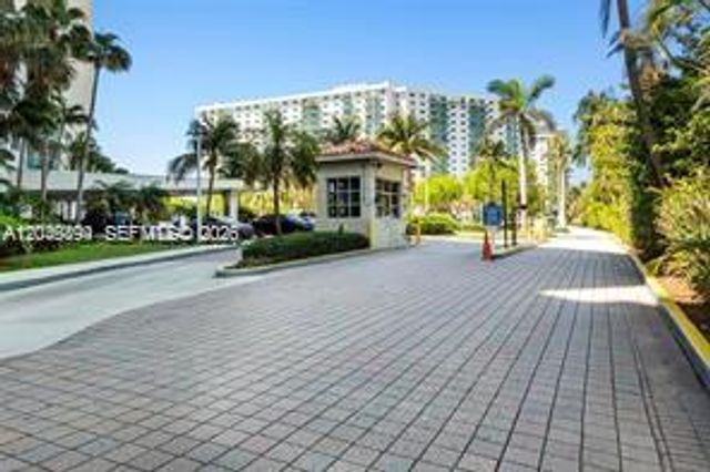 19380 Collins Avenue 1423, Sunny Isles Beach, FL 33160