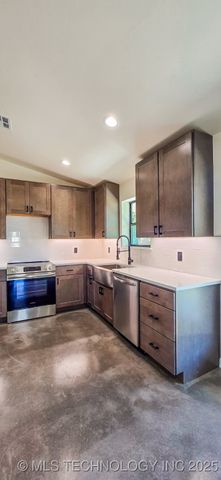 84 Reagan Drive, Eufaula, OK 74432