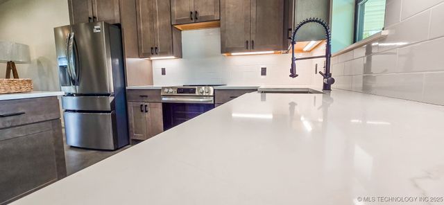 84 Reagan Drive, Eufaula, OK 74432