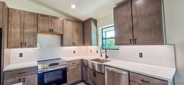 84 Reagan Drive, Eufaula, OK 74432